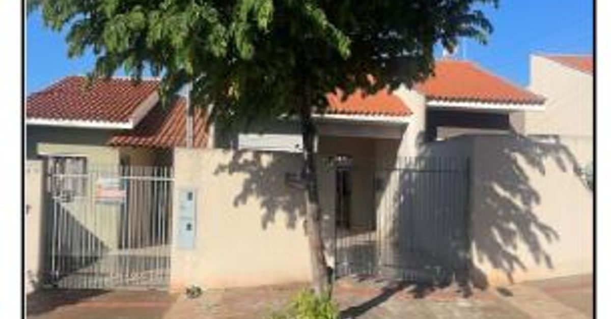 Casas com quintal à venda no Centro em Cambé